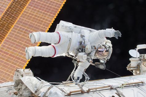 22 апреля, Петербург: Владимир Сурдин о том, что ждет пилотируемую космонавтику
